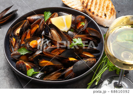 Traditional seafood mussels Traditional seafood mussels 68610392