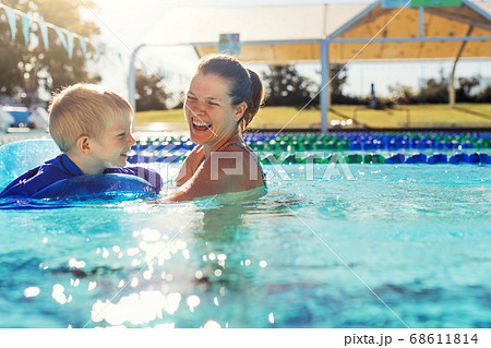 Mother and child in swimming pool Mother and child in swimming pool 68611814