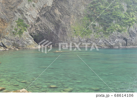 【鹿児島県 奄美大島】徳浜の断崖 【鹿児島県 奄美大島】徳浜の断崖 68614106