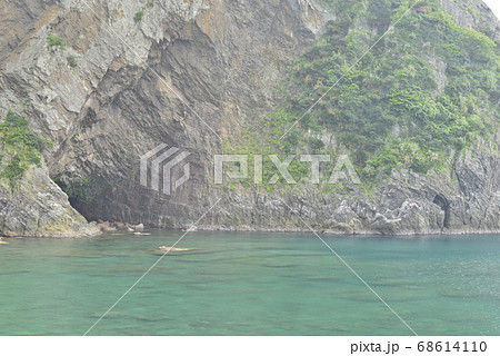 【鹿児島県 奄美大島】徳浜の断崖 【鹿児島県 奄美大島】徳浜の断崖 68614110