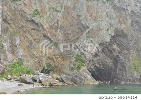 【鹿児島県 奄美大島】徳浜の断崖 【鹿児島県 奄美大島】徳浜の断崖 68614114