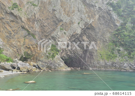 【鹿児島県 奄美大島】徳浜の断崖 【鹿児島県 奄美大島】徳浜の断崖 68614115