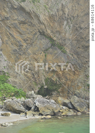 【鹿児島県 奄美大島】徳浜の断崖 【鹿児島県 奄美大島】徳浜の断崖 68614116
