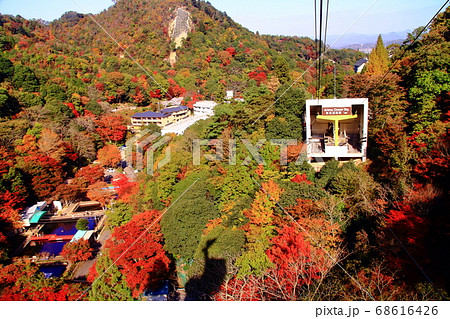六甲有馬ロープウエー(神戸市北区)から見る秋の紅葉 六甲有馬ロープウエー(神戸市北区)から見る秋の紅葉 68616426