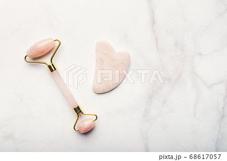 Jade face roller and Gua sha stone 68617057