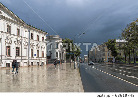 Vozdvizhenka street in Moscow. The sun after rain. Vozdvizhenka street in Moscow. The sun after rain. 68619748