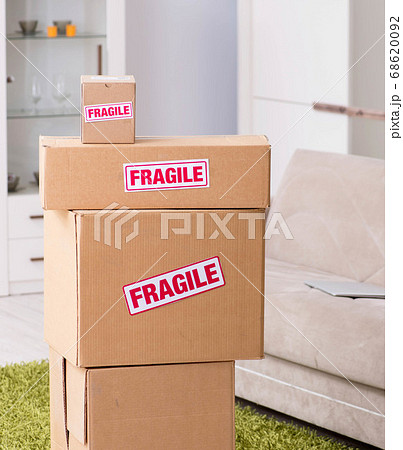 Transportation contractor with fragile boxes Transportation contractor with fragile boxes 68620092