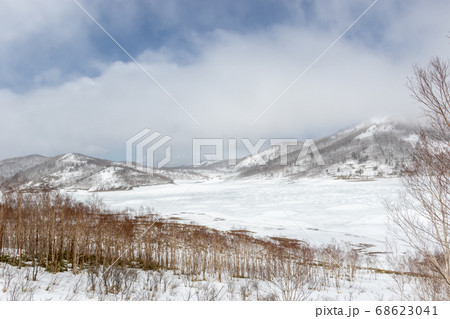 雪解けの季節の野反湖 雪解けの季節の野反湖 68623041