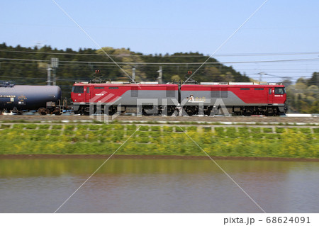 初夏のEH500形牽引の貨物列車(栃木県内) 初夏のEH500形牽引の貨物列車(栃木県内) 68624091