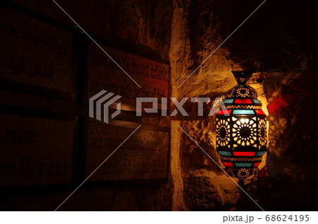 【ヨルダン】マダバ、洗礼者聖ヨハネ教会内のランタン 68624195