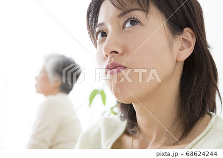 仲の悪い嫁と姑 68624244