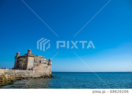 キューバ　ヘミングウェイ が長く住み愛したコヒマルの海岸 68626206