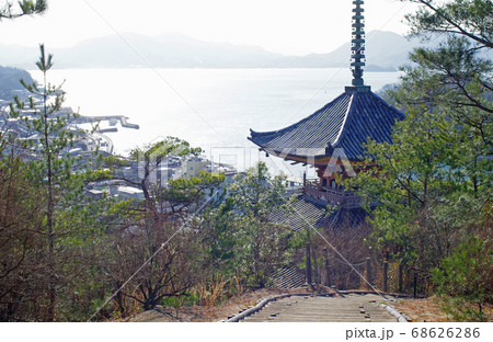 展望台から眺めた三重の塔と瀬戸内の景色 展望台から眺めた三重の塔と瀬戸内の景色 68626286