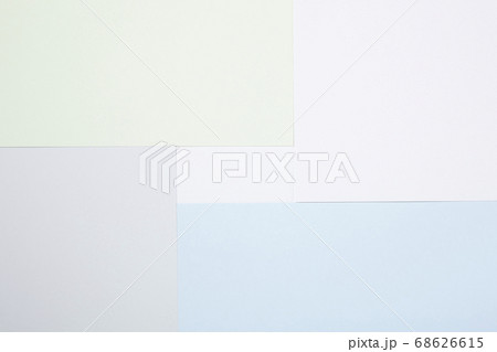 色紙重ね背景　文字スペース中央にあります 68626615