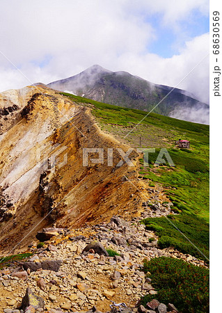 十勝岳登山　上ホロカメットク山から上ホロ避難小屋へ 68630569