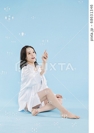 Women's natural beauty concept, beautiful young woman with clean perfect skin. summer skin care. 415 Women's natural beauty concept, beautiful young woman with clean perfect skin. summer skin care. 415 68631346