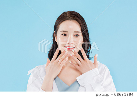 Women's natural beauty concept, beautiful young woman with clean perfect skin. summer skin care. 471 Women's natural beauty concept, beautiful young woman with clean perfect skin. summer skin care. 471 68631394