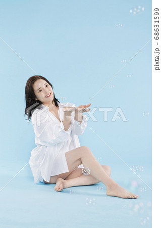 Women's natural beauty concept, beautiful young woman with clean perfect skin. summer skin care. 333 Women's natural beauty concept, beautiful young woman with clean perfect skin. summer skin care. 333 68631599