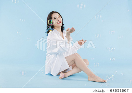 Women's natural beauty concept, beautiful young woman with clean perfect skin. summer skin care. 309 68631607
