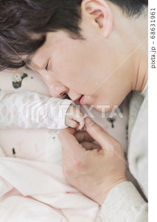 Modern young family concept, young mother and father with newborn 385 Modern young family concept, young mother and father with newborn 385 68631961