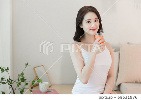 Women's natural beauty concept, beautiful young woman with clean perfect skin. summer skin care. 004 68631976