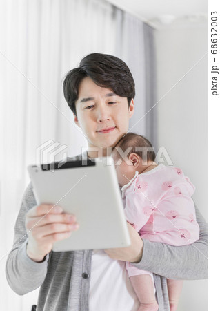 Modern young family concept, young mother and father with newborn 483 Modern young family concept, young mother and father with newborn 483 68632003