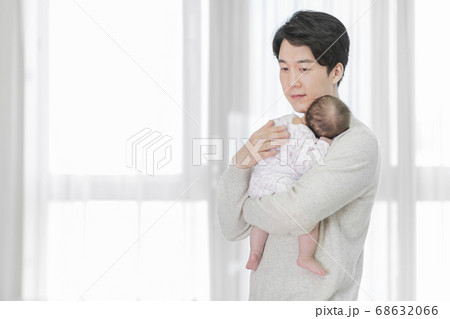 Modern young family concept, young mother and father with newborn 419 68632066