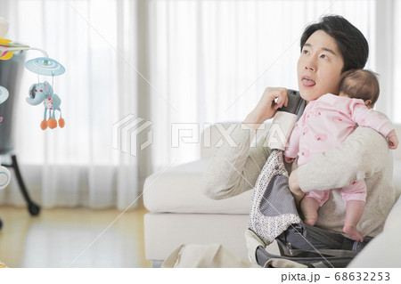 Modern young family concept, young mother and father with newborn 566 68632253