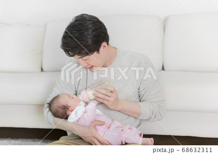 Modern young family concept, young mother and father with newborn 437 Modern young family concept, young mother and father with newborn 437 68632311