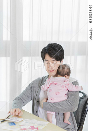 Modern young family concept, young mother and father with newborn 488 Modern young family concept, young mother and father with newborn 488 68632344