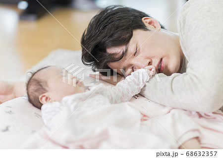 Modern young family concept, young mother and father with newborn 383 Modern young family concept, young mother and father with newborn 383 68632357