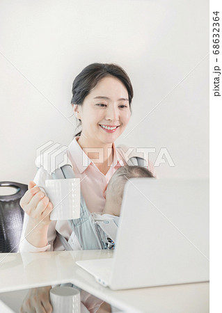 Modern young family concept, young mother and father with newborn 231 Modern young family concept, young mother and father with newborn 231 68632364