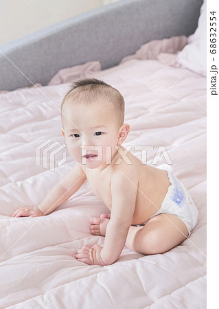 Modern young family concept, young mother and father with newborn 072 Modern young family concept, young mother and father with newborn 072 68632554