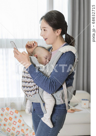 Modern young family concept, young mother and father with newborn 252 Modern young family concept, young mother and father with newborn 252 68632715
