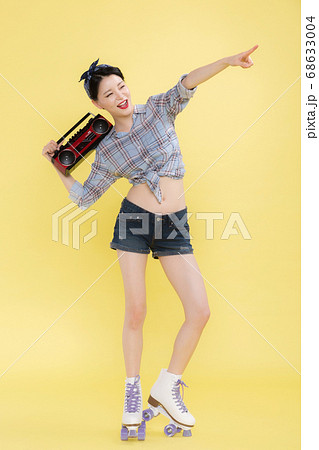 Life style concept, happy shopping time. Young asian woman with shopping bags and cart. 482 68633004