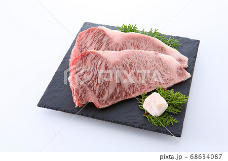 黒毛和牛のサーロインステーキ　生肉 68634087