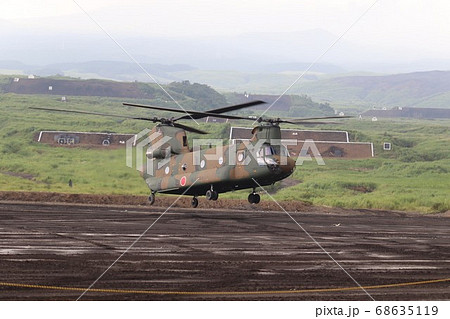 陸上自衛隊のCH-47輸送ヘリコプター 陸上自衛隊のCH-47輸送ヘリコプター 68635119
