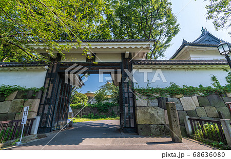 日本の東京都市景観　田安門などを望む（日本武道館では全国戦没者追悼式が開かれた）＝8月15日 68636080
