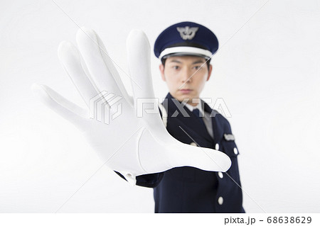 警備するガードマン 68638629