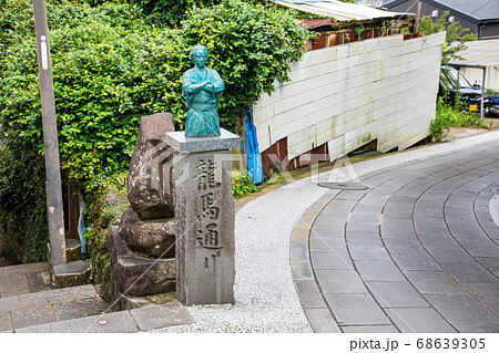 幕末時代の息吹を感じる長崎の龍馬通りの写真素材