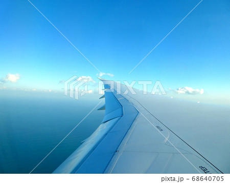 飛行機の中から見た景色 飛行機の中から見た景色 68640705