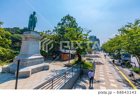 日本の東京都市景観 九段下駅近くの九段坂公園などを望む＝8月15日 68643143