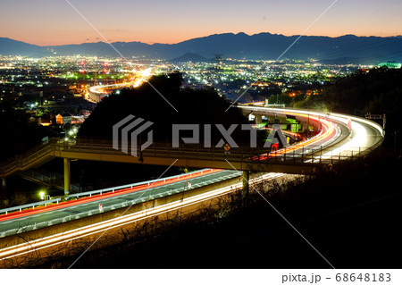 奈良南阪奈道路の夜景（奈良県葛城市） 68648183