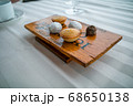食事後のお茶菓子 68650138