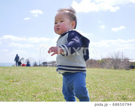歩きはじめの幼児 68650794