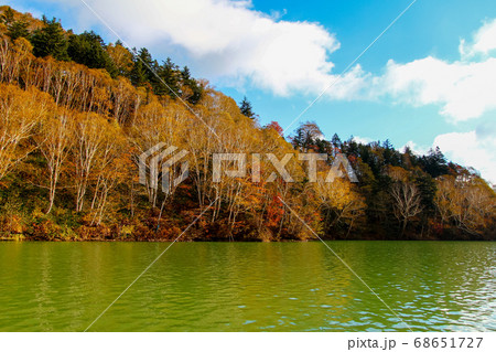 然別湖の紅葉 然別湖の紅葉 68651727