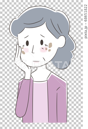 顔のシワとシミを気にして悩む中年女性 顔のシワとシミを気にして悩む中年女性 68651822