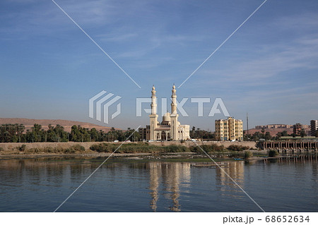 エジプトの風景、アスワンのモスク(Egyptian sight) エジプトの風景、アスワンのモスク(Egyptian sight) 68652634