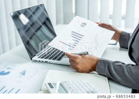 Business woman analyzed the chart for Setting challenging business goals and ready to achieve target Business woman analyzed the chart for Setting challenging business goals and ready to achieve target 68653483