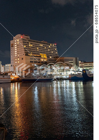 沖縄　那覇　泊港　夜 68654075